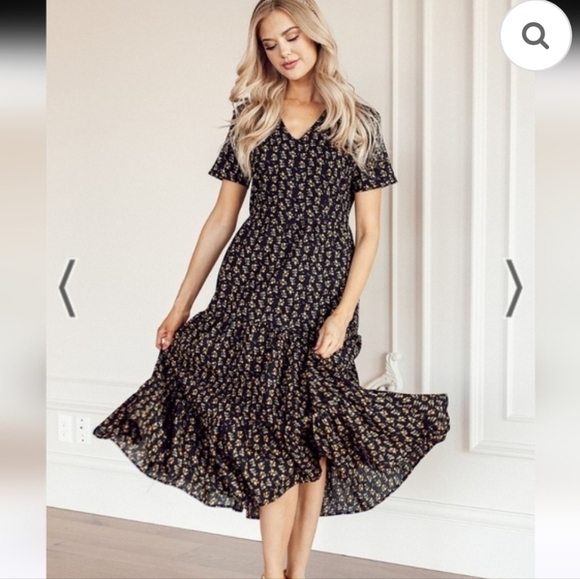 JessaKae Dresses & Skirts - JESSAKAE BLACK WHIT YELLOW FLOWERS ALL AROUND DRESS NECK SHORT SLEEVE MEDIUM